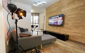 Easy Location - Parking - Free Wifi - Tourism And Business